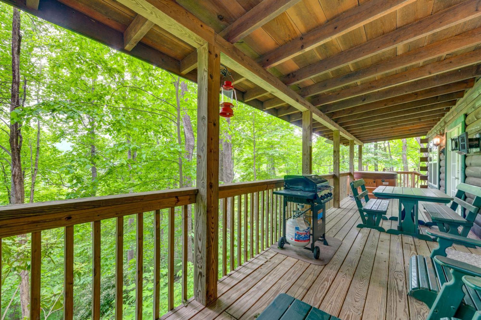 Serene Maggie Valley Retreat With Deck And Hot Tub! Exterior foto